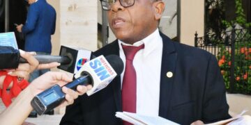 Denuncian que Surún Hernández supuestamente trató de sobornar y corromper la Defensoría Pública