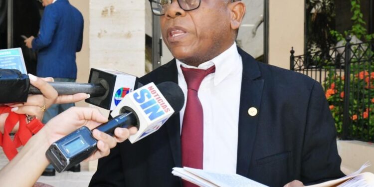 Denuncian que Surún Hernández supuestamente trató de sobornar y corromper la Defensoría Pública