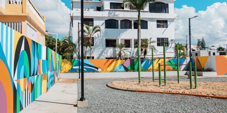 Presidente Abinader inaugura parque Velazcasas en Miramar