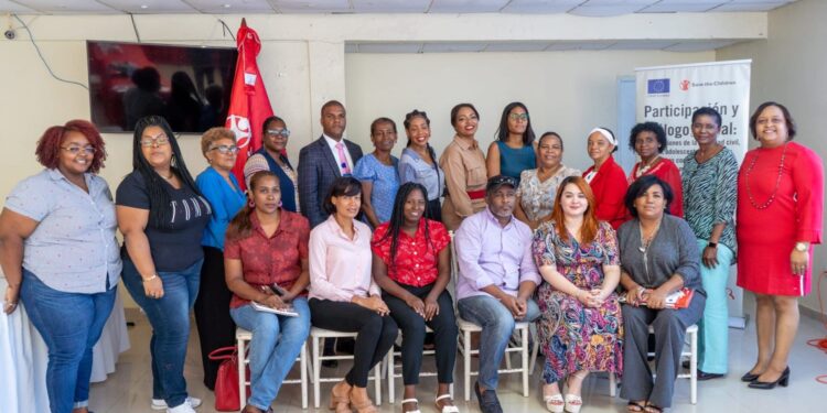 “Save the Children” realiza exitoso intercambio de experiencias con FEDOMU, el Ministerio de la Mujer y otras instituciones en San Cristóbal