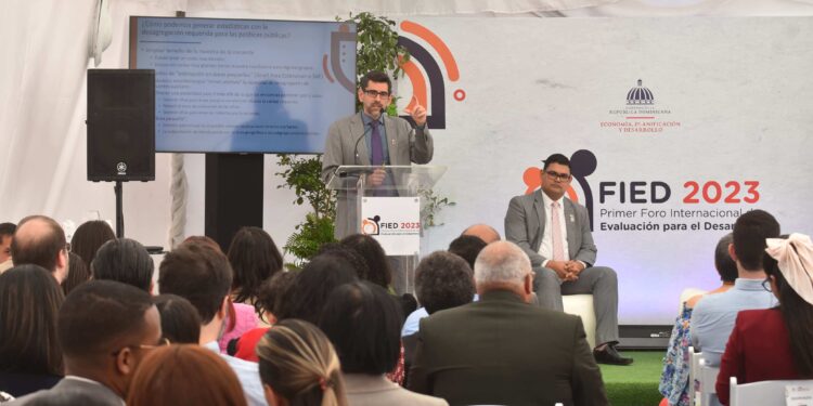 CEPAL y ONE exponen sobre innovación en la generación de estimaciones para toma de decisiones en FIED 2023