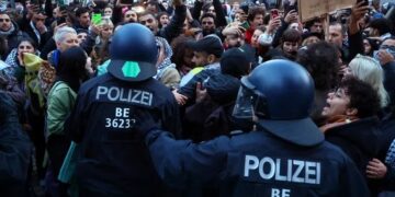 Más de 60 policías heridos y 174 detenidos en una manifestación propalestina en Berlín