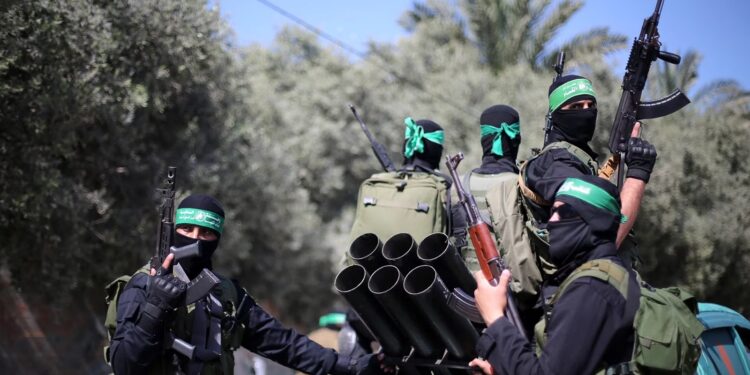 Asciende a 306 soldados israelíes muertos y a 203 los rehenes del grupo Hamás