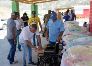 Gobierno realiza operativos sociales simultáneos en comunidad de Monte Grande