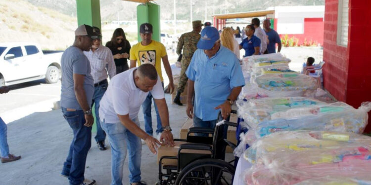 Gobierno realiza operativos sociales simultáneos en comunidad de Monte Grande
