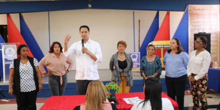 Director Regional Amador Figaris llama a distritales a incorporar los centros educativos en el Marco Común de Evaluación -CAF