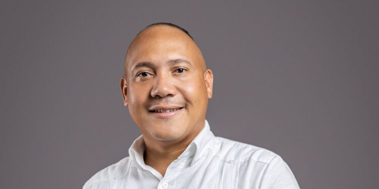 Martin Villegas promete trabajar en un plan de reciclaje de desechos sólidos en La Romana