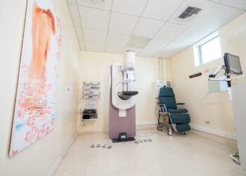 HOMS reafirma compromiso con cáncer de mama y próstata