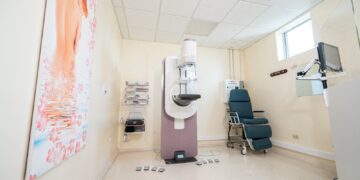 HOMS reafirma compromiso con cáncer de mama y próstata