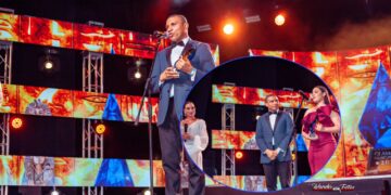 Fundación GBC recibe reconocimiento en premios Glamour Music Awards por sus aportes al país