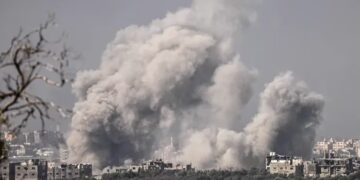 Continúan los ataques israelíes en Gaza: 320 objetivos bombardeados en las últimas horas