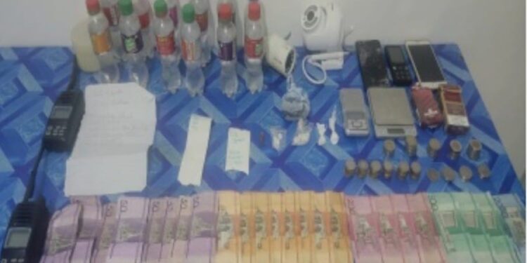 Policía apresa hombre con 63 envoltorios de narcóticos en Villa Hermosa, La Romana