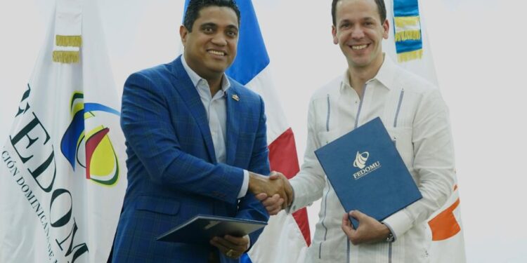 FEDOMU e INTRANT firman convenio para garantizar calidad y seguridad en el tránsito