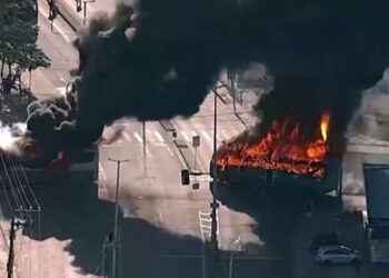 Violencia y caos en Brasil: incendiaron 35 autobuses en Río de Janeiro