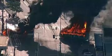 Violencia y caos en Brasil: incendiaron 35 autobuses en Río de Janeiro