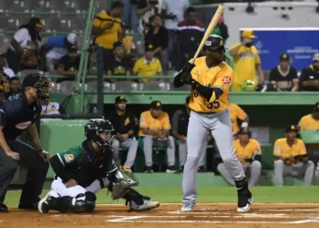Miranda amarra a las Estrellas para un triunfo 8-4 de las Águilas