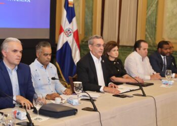 Presidente Abinader firma pacto de nación por crisis Haití