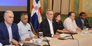 Presidente Abinader firma pacto de nación por crisis Haití