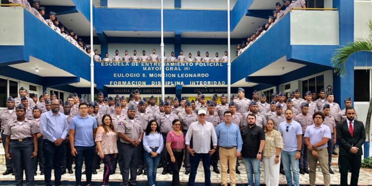 Funcionarios policiales reciben taller de Derechos Humanos