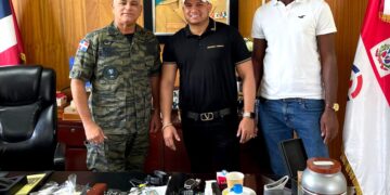 Joven empresario Rency Taveras Híchez recibe reconocimiento de la Fuerza Aérea Dominicana (FARD)