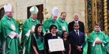 Magistrada Eunisis Vásquez recibe la más alta distincion concedida por el Papa Francisco 