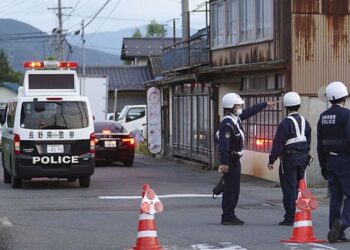 La policía busca al autor de un tiroteo en hospital en Japón que dejó al menos 2 heridos
