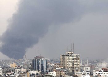 Israel corta totalmente el suministro de electricidad, alimentos y combustible a Gaza