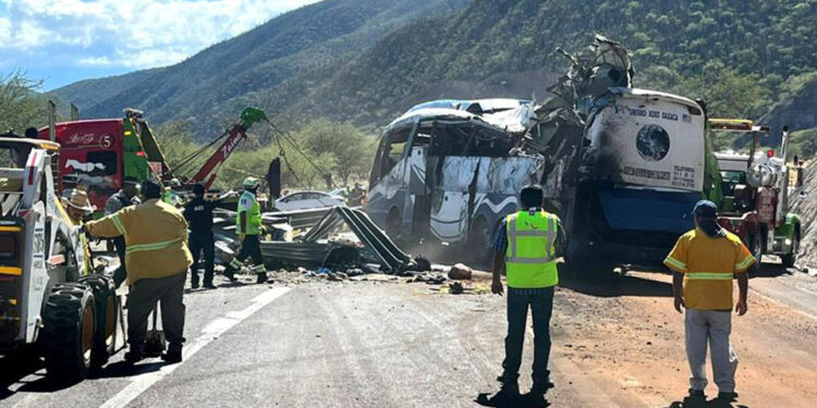 Suben a 18 los migrantes muertos en  accidente en el sur de México