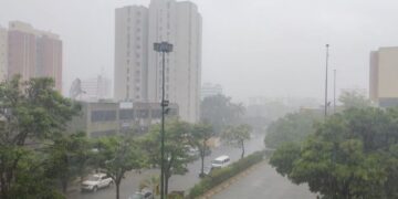 Vaguada y disturbio tropical mantendrán las condiciones propicias para que ocurran aguaceros