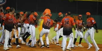 Toros vencen a las Águilas en 10 entradas