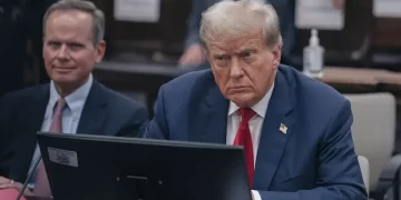 Juez ordena a Trump informar a una supervisora si quiere abrir negocios o transferir activos