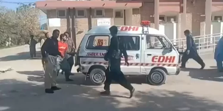 Al menos 5 muertos y 21 heridos en un ataquen contra un vehículo policial en Pakistán