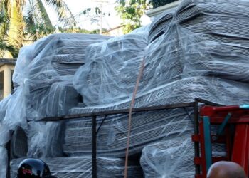 Carlos Guzmán lleva alimentos y trabajos de construcción a afectados por las lluvias