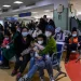 El brote de enfermedades respiratorias en China podría durar dos semanas más, según expertos