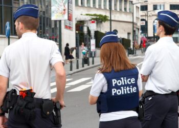 Una amenaza de bomba múltiple obliga a cerrar una treintena de colegios en Bélgica