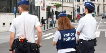 Una amenaza de bomba múltiple obliga a cerrar una treintena de colegios en Bélgica