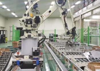 Muere un trabajador aplastado por un robot que lo confundió con una caja