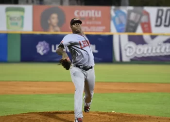 Pitcheo de Romero lleva al Escogido a frenar a Estrellas y a provocar un triple empate