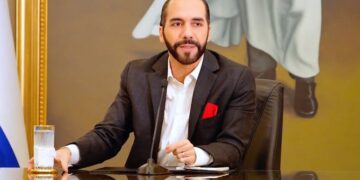Nayib Bukele pide licencia para buscar reelección en El Salvador