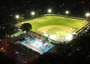 Alcalde Kelvin Cruz inaugura moderno complejo deportivo en El Pino, La Vega