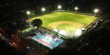 Alcalde Kelvin Cruz inaugura moderno complejo deportivo en El Pino, La Vega