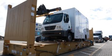 Aduanas recibe donación de moderno escáner móvil