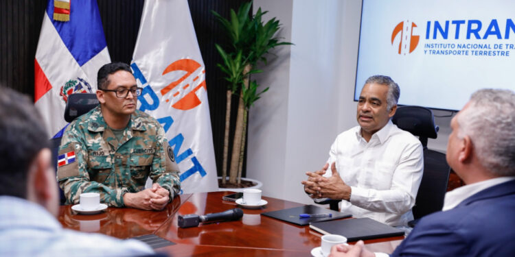 En cumplimiento al Decreto 578-23, el coronel Randolfo Rijo asume dirección del Intrant