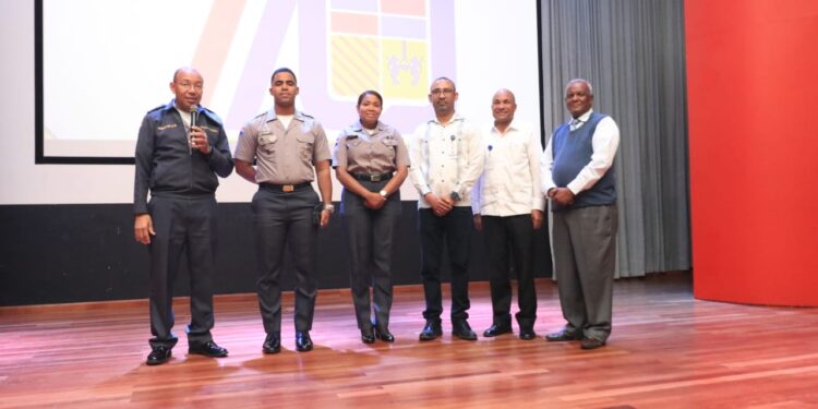 MESCyT e IEESL capacitan cadetes de la Policía Nacional en inteligencia artificial