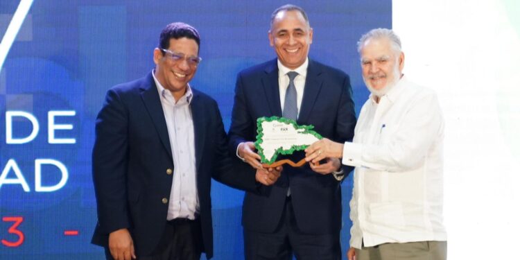 Indotel recibe reconocimiento en la Semana de la Calidad por aplicación de compras verdes