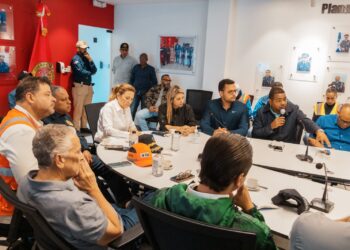 Carolina Mejía encabeza reunión de seguimiento con comité de emergencia 