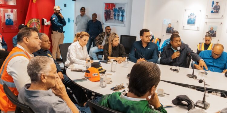 Carolina Mejía encabeza reunión de seguimiento con comité de emergencia