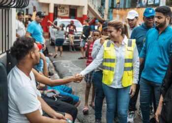 Alcaldesa Carolina Mejía evalúa daños por lluvias en recorrido por la capital