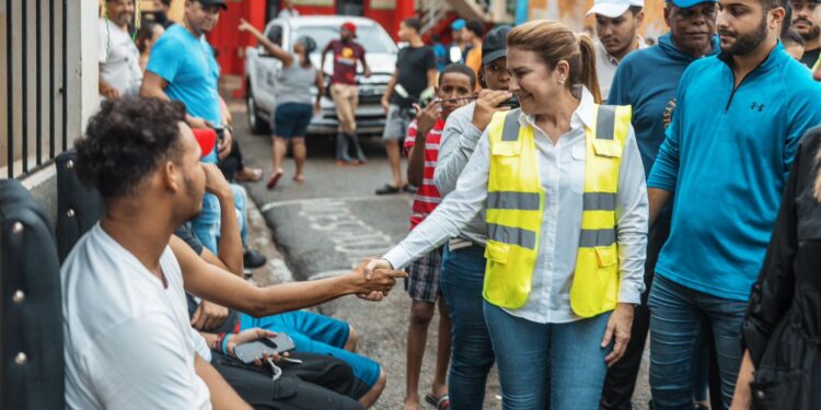 Alcaldesa Carolina Mejía evalúa daños por lluvias en recorrido por la capital