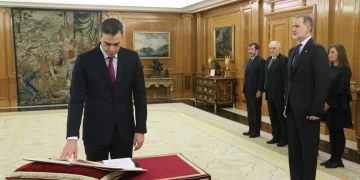 El nuevo Gobierno del socialista Pedro Sánchez en España toma posesión